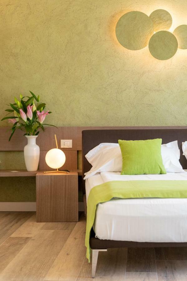 San Colombano Suites Бардолино Экстерьер фото